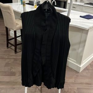 Sleeveless sweater vest-no tags